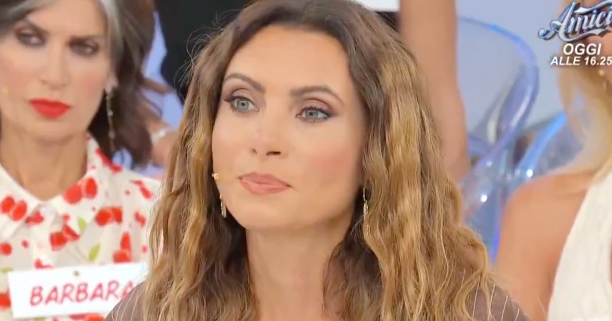 uomini-e-donne-anticipazioni-12-novembre-2025-agnese-bacia-due-cavalieri-e-lascia-lo-studio