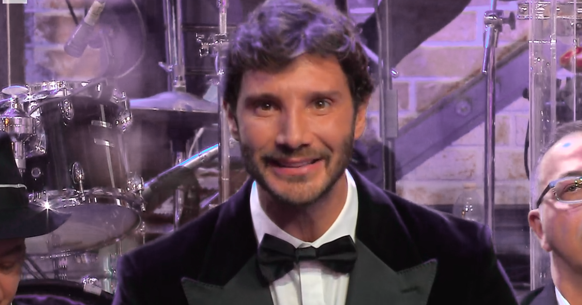 Stefano De Martino Affari Tuoi prima serata