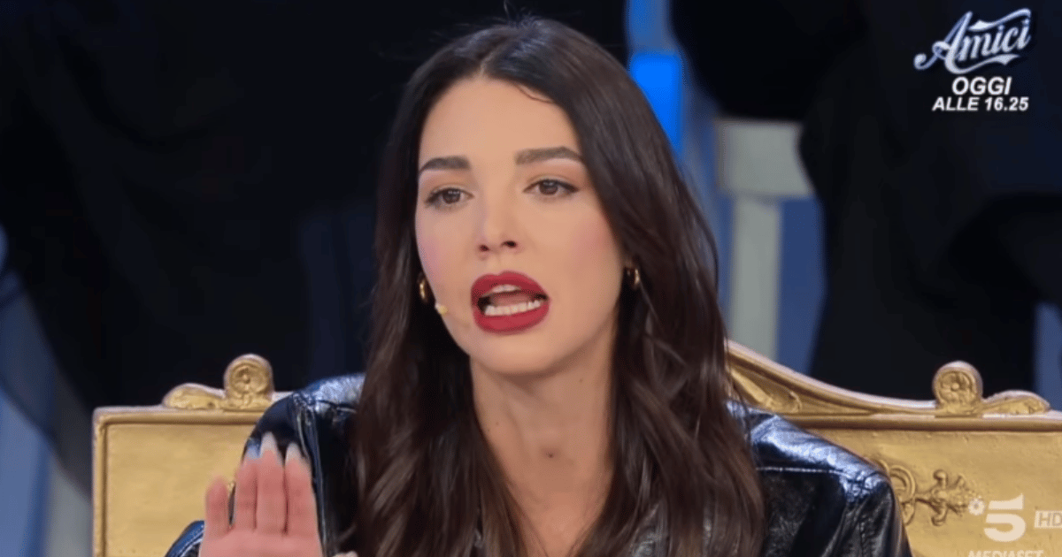 Uomini e Donne, Sara Gaudenzi stuzzica Raien: “Fai meno lampade, non ti riconosco”