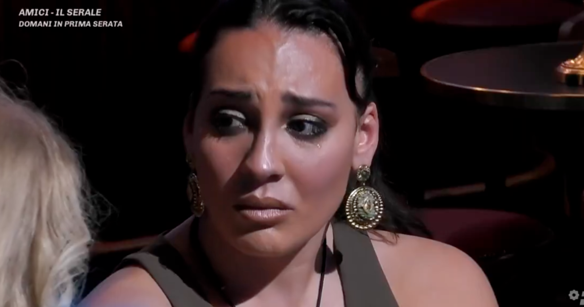 Francesca Manzini in lacrime al GF Vip, le parole sull’ex compagno violento: “Ora è in cielo”