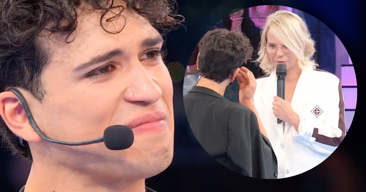 Maria De Filippi gesto Nicola Serale Amici 25