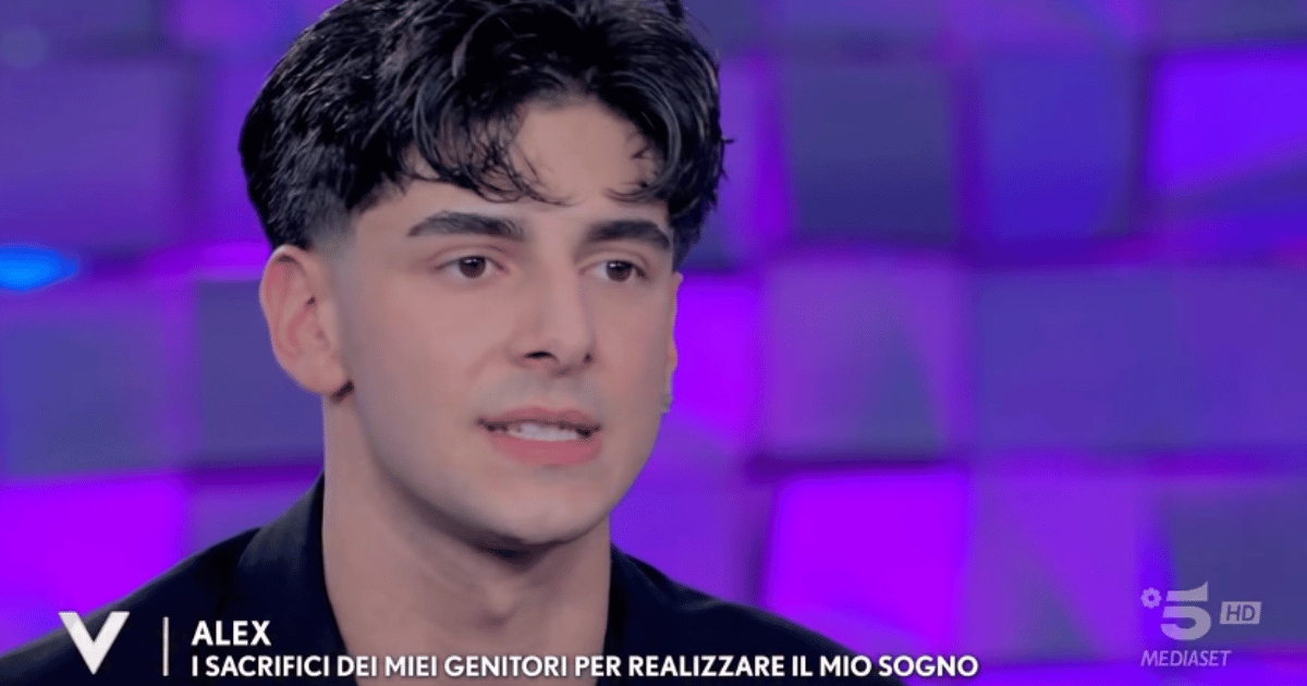 Verissimo, Alex ringrazia i genitori: “Hanno fatto di tutto per realizzare i miei sogni” le dolci parole
