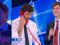 Affari Tuoi, il nuovo notaio conquista i social: “È più bello di Stefano De Martino”
