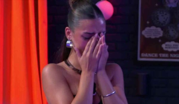 GF Vip, Piera crolla per Roncaccia ma fuori è fidanzata: spunta il biglietto segreto, poi Alex crea il triangolo con Federica