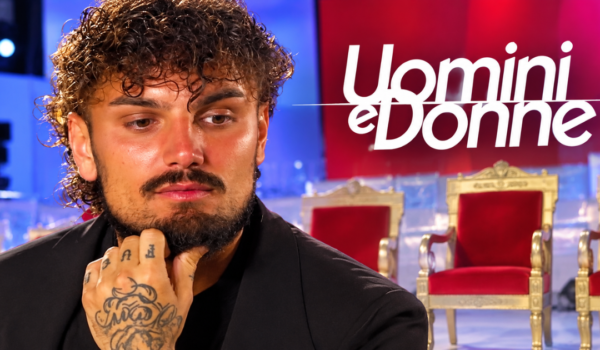 Anticipazioni Uomini e Donne, segnalazione su una corteggiatrice di Giovanni Grazioso: il tronista si infastidisce