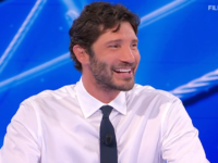 Rai, Stefano De Martino riceve un divieto dagli autori: “Questo non puoi indossarlo in tv”