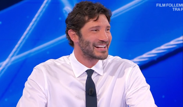 Rai, Stefano De Martino riceve un divieto dagli autori: “Questo non puoi indossarlo in tv”
