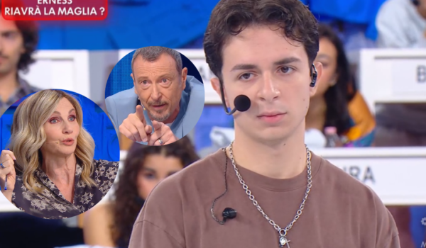 Amici 26, Erness eliminato dopo il plagio. Scoppia la tensione in studio: “Grave, sei stato furbo”
