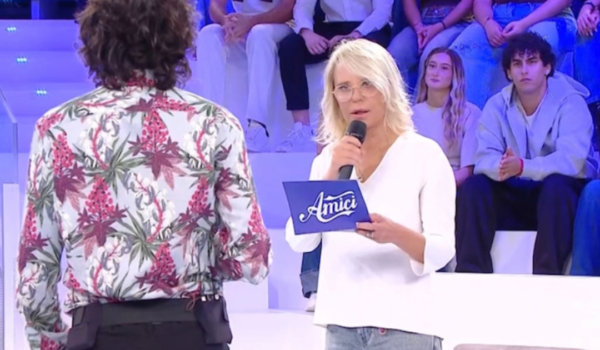 Amici 26, Maria De Filippi spiega il nuovo meccanismo: ecco come gli allievi dovranno ottenere il banco