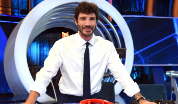 Perché Affari Tuoi non va in onda oggi 4 ottobre 2026? Stefano De Martino verso un doppio stop