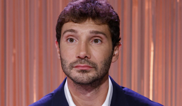 Affari Tuoi, nuovi stop per Stefano De Martino: le date delle prossime sospensioni su Rai 1